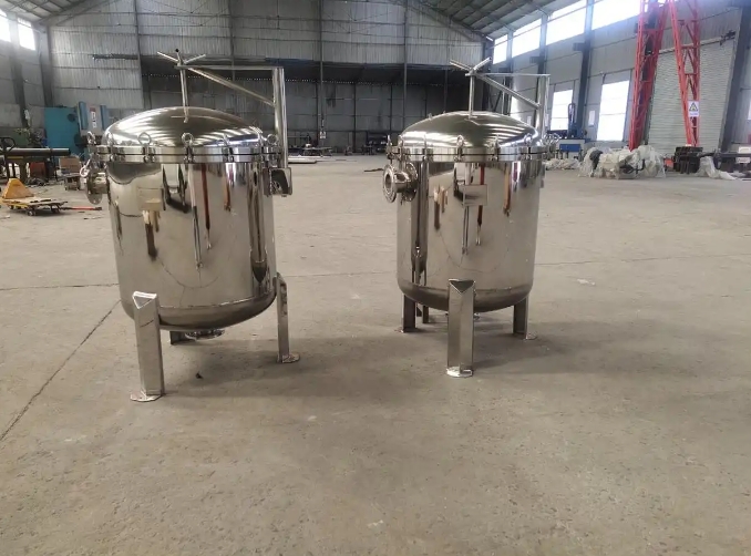 袋式過濾器主要用于食品飲料、制藥、電子、石油化工